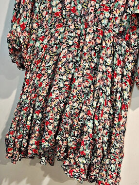QT Floral Mini Dress in Black & Red Size XL Like New